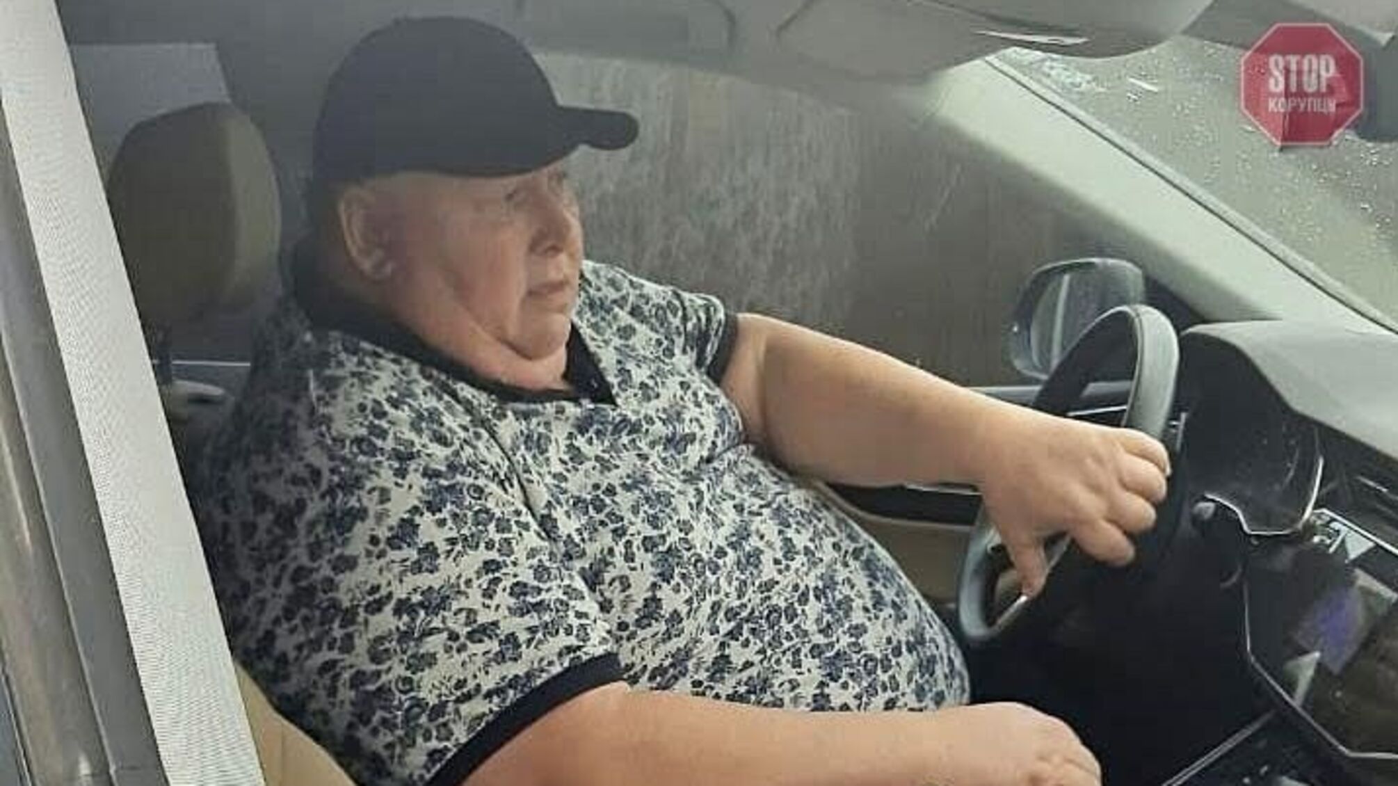 Фантазії Роя: заявив, що журналісти, побиті його людьми, «лізли у двір»