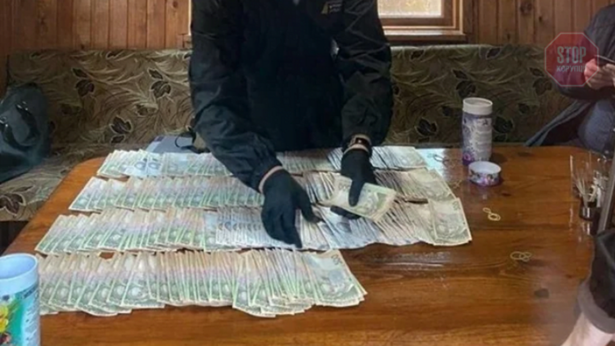 Суд заарештував посадовця за хабар голові Вінницької ОДА