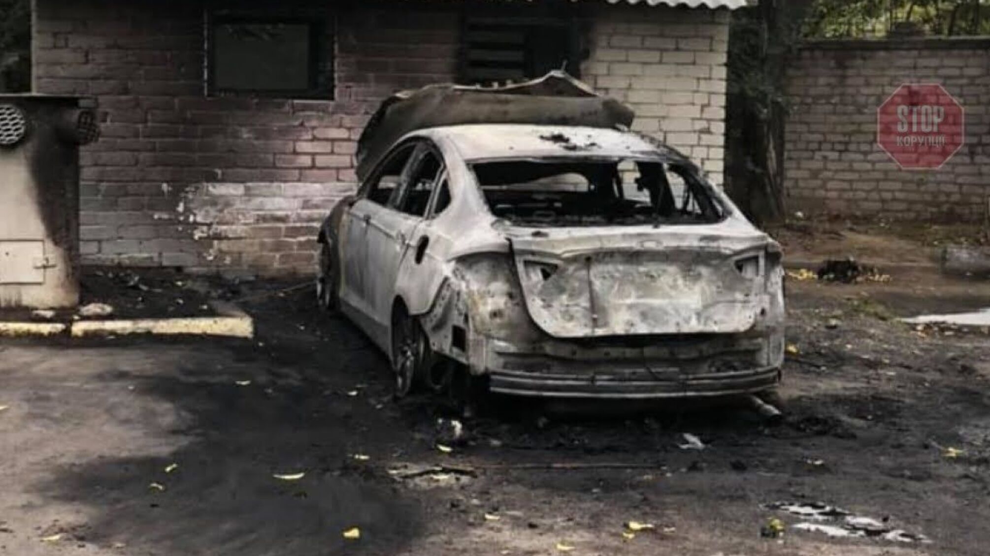 У Миколаєві невідомі спалили автомобіль кандидата в депутати від ''СН''