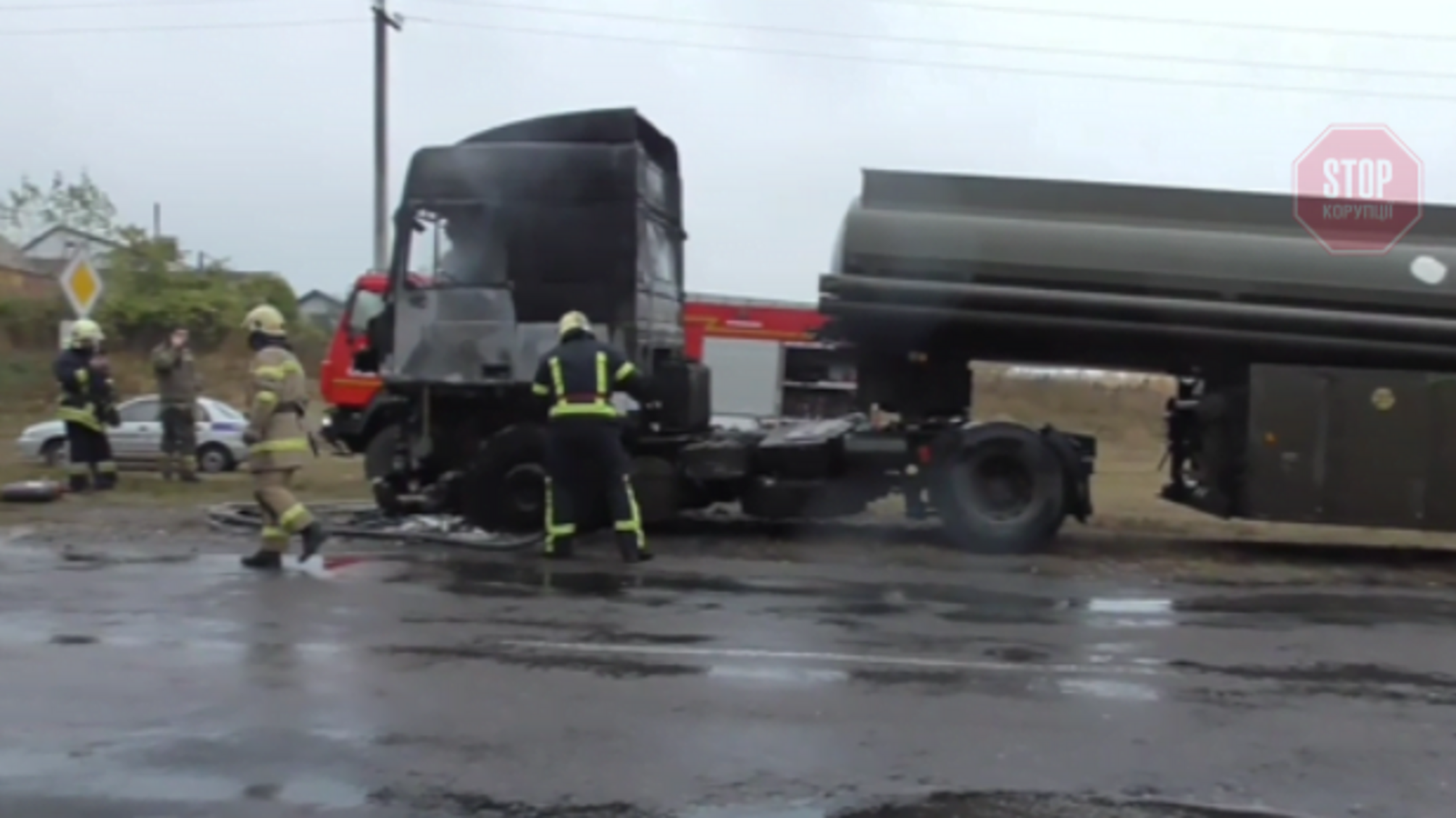 На Сумщині під час руху зайнялася вантажівка з паливом