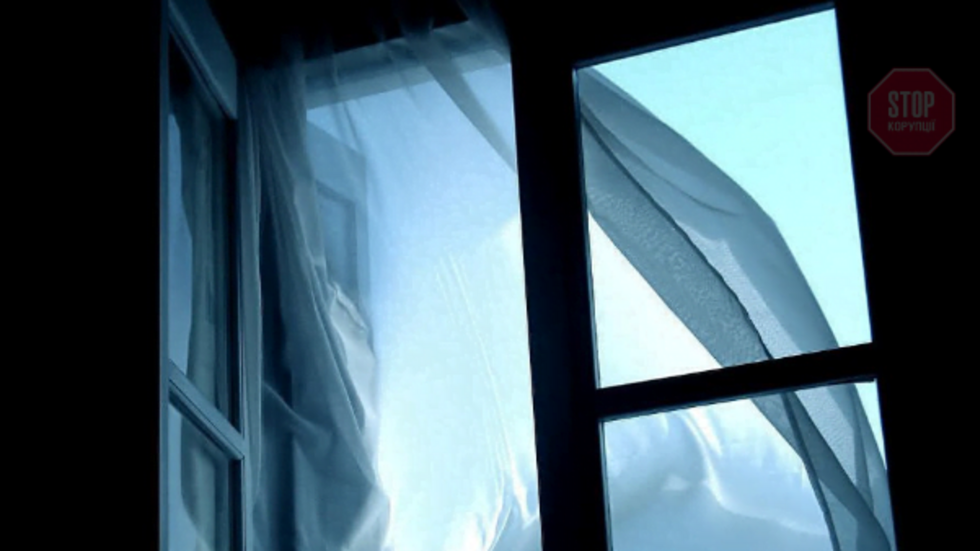 У Херсоні жінка вистрибнула з вікна багатоповерхівки (фото)