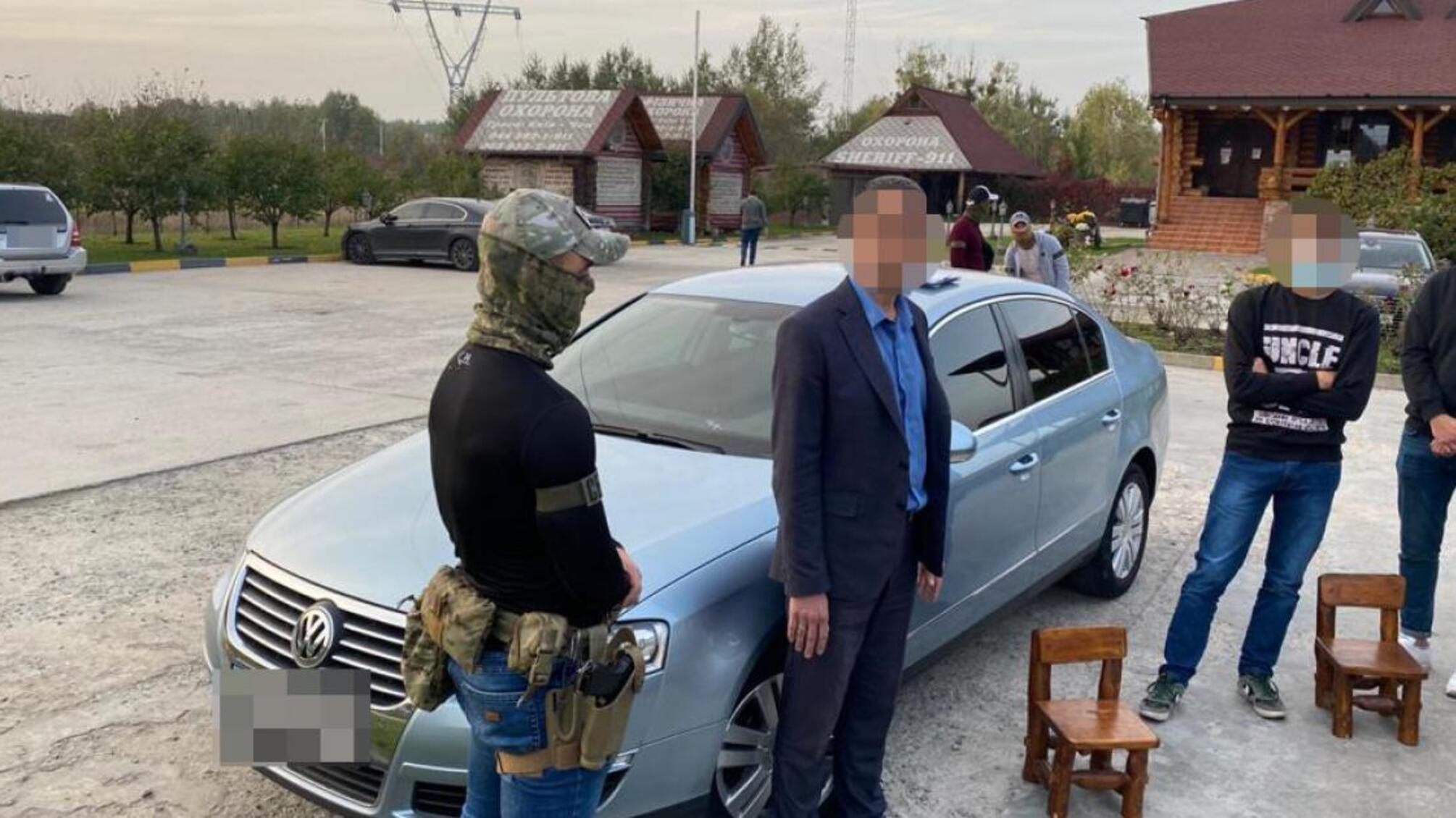 1500 доларів США за нестворення перешкод при розмитненні вантажів – ДБР затримало начальника відділу митного оформлення