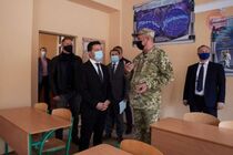 Президент відвідав кадетський ліцей на Луганщині