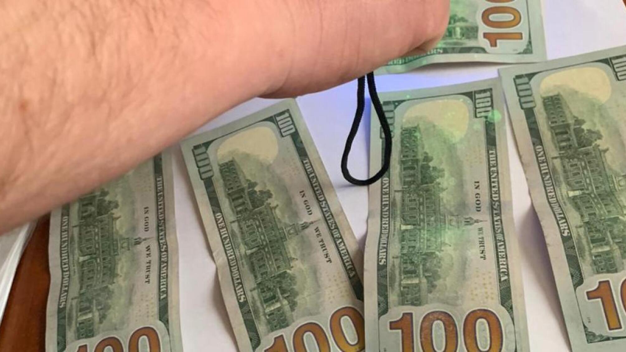 Швидке оформлення та видача закордонних паспортів - на Закарпатті судитимуть посадовця ДМС за одержання хабара