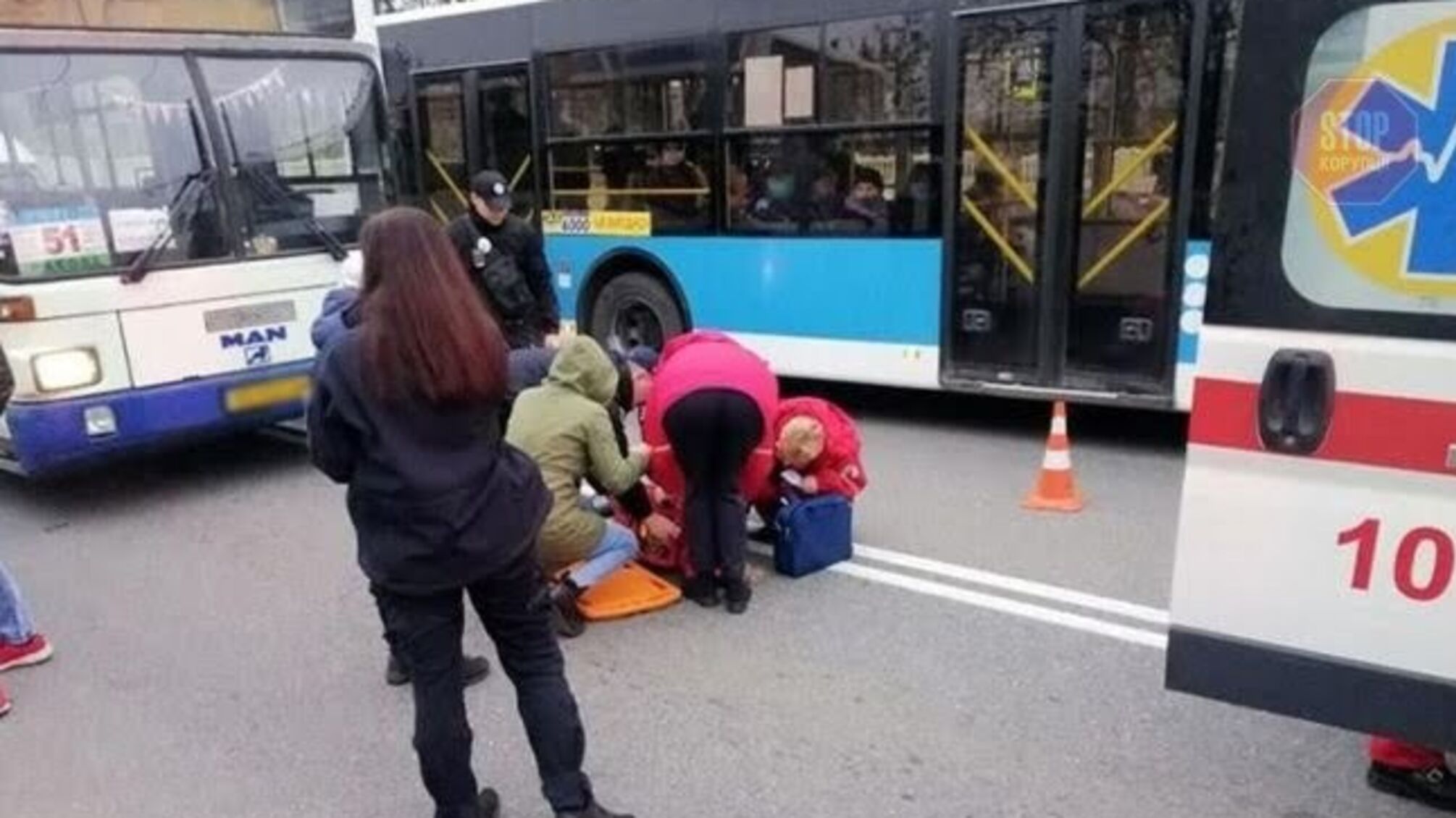 У Хмельницькому автобус збив двох дітей (фото)