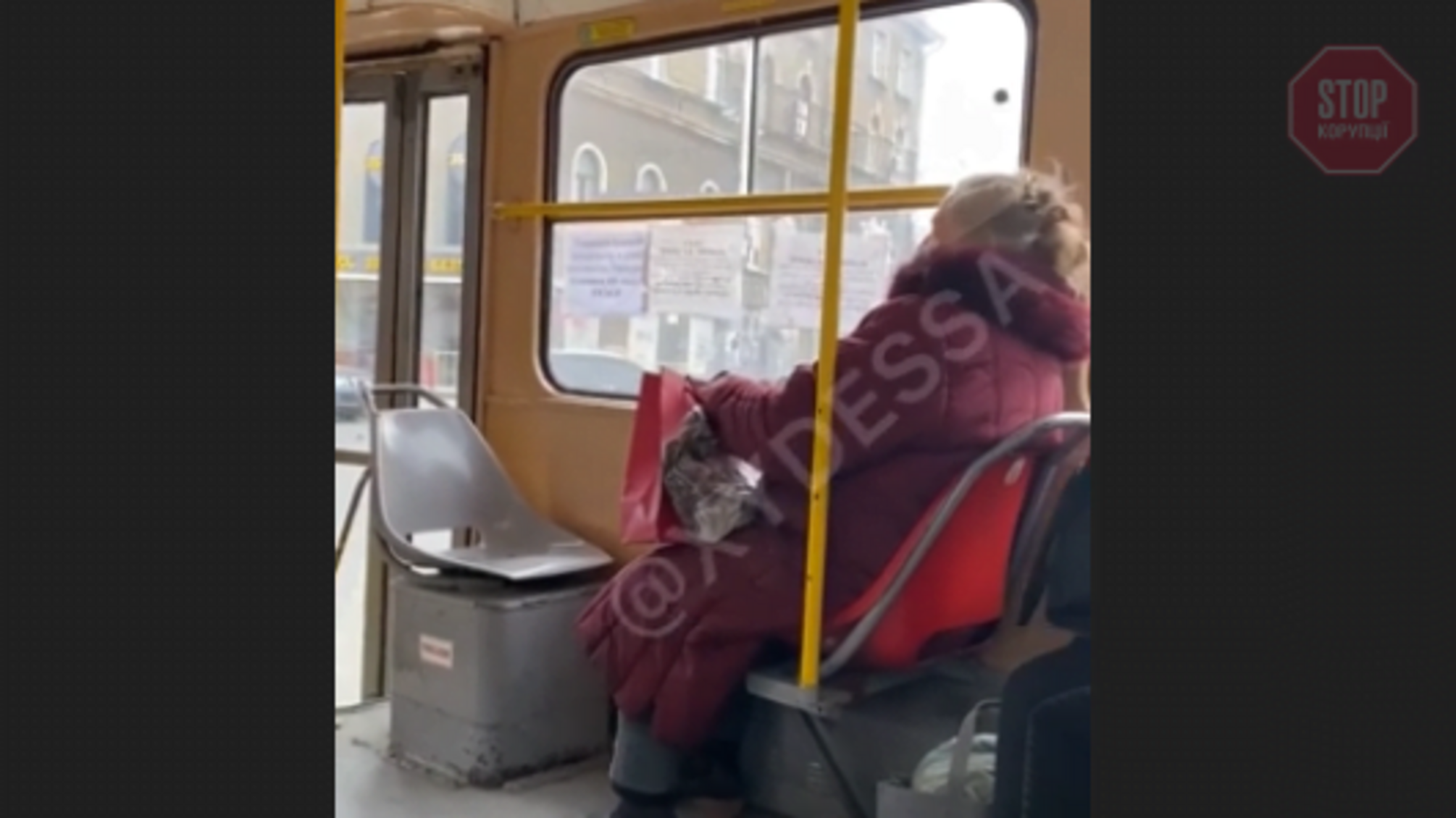 “Здохнеш до вечора”: в одеському трамваї стався конфлікт через українську мову (відео)