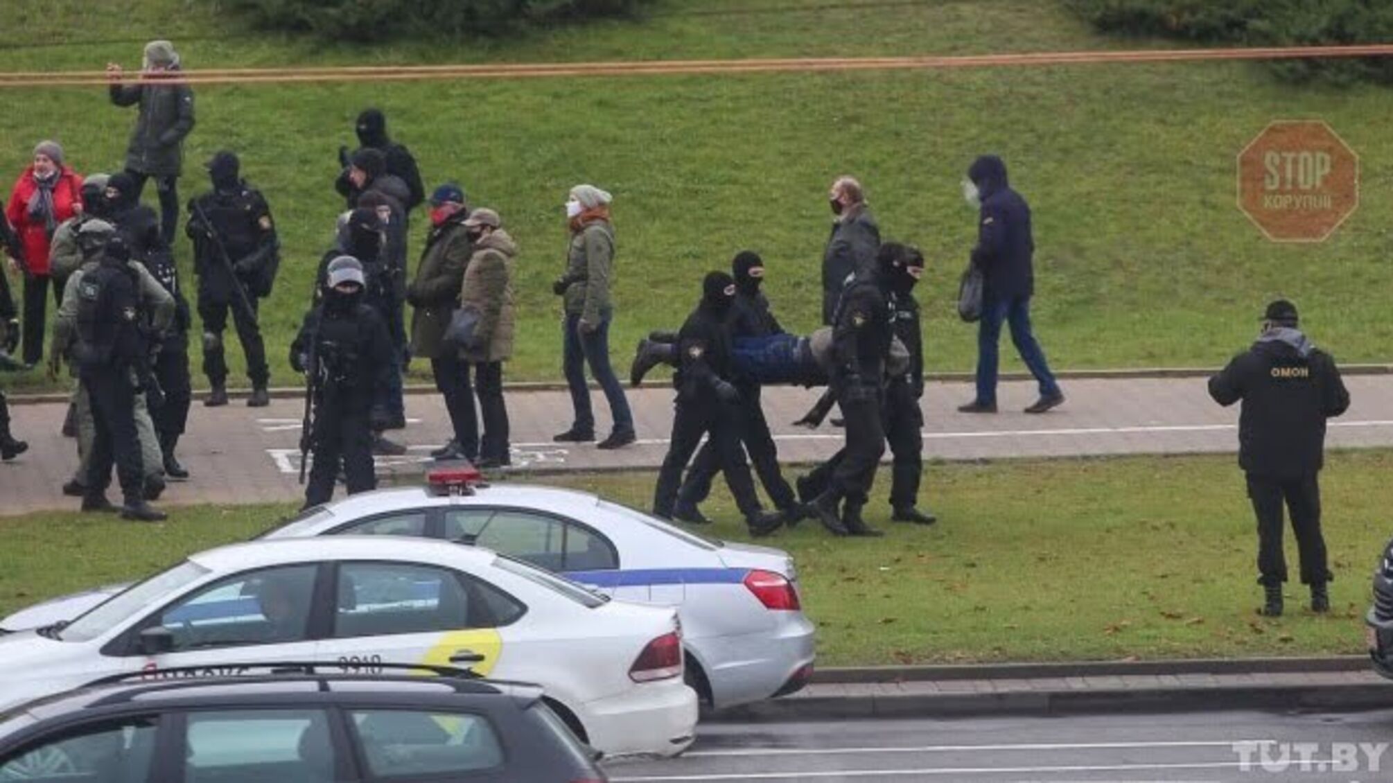 Акція протесту, затримання і вибухи: у Мінську знову проходять антиурядові мітинги (фото, відео)