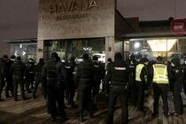 У Києві поліція штурмувала елітний ресторан через порушення карантину (відео)