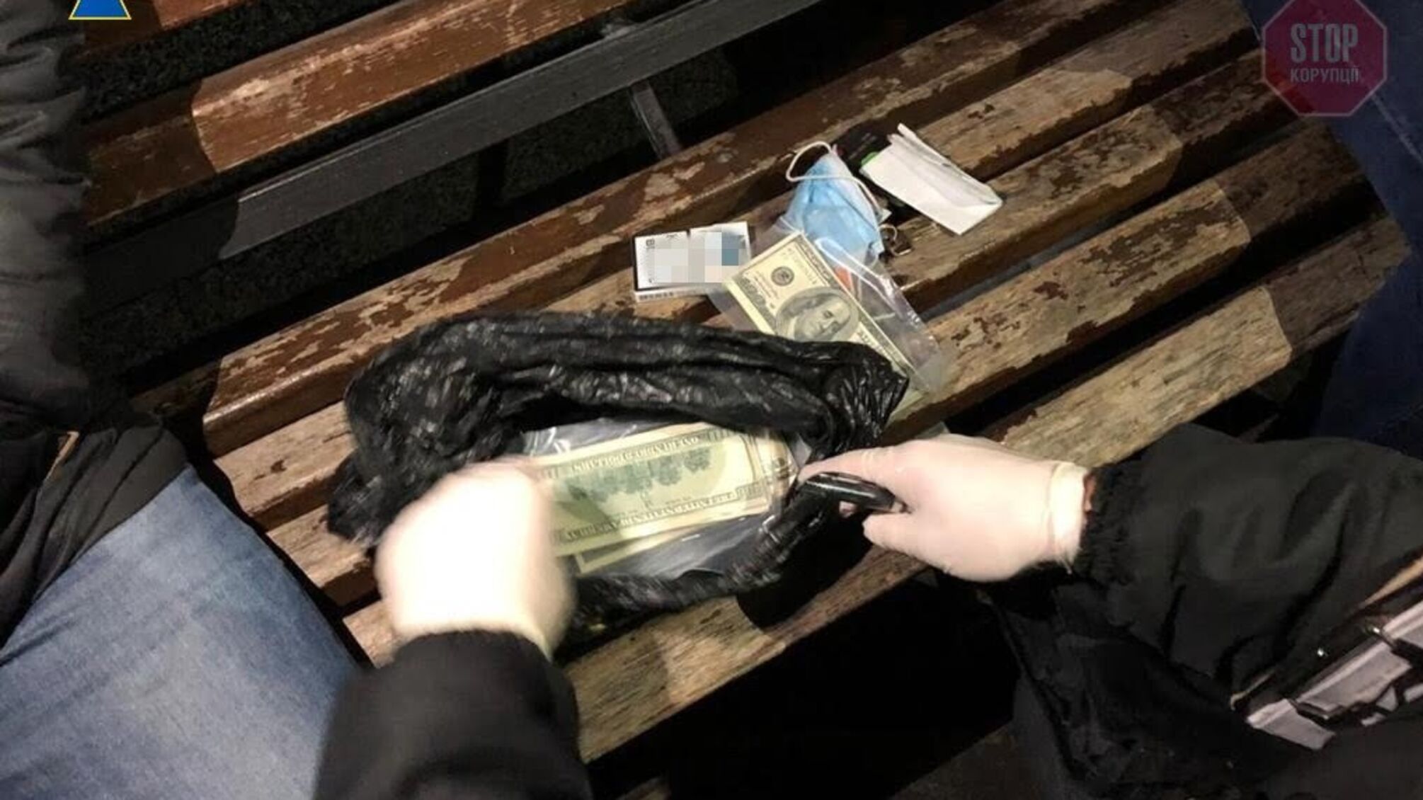 Продавали посади в поліції за півмільйона доларів: у Рівному затримали шахраїв (фото)