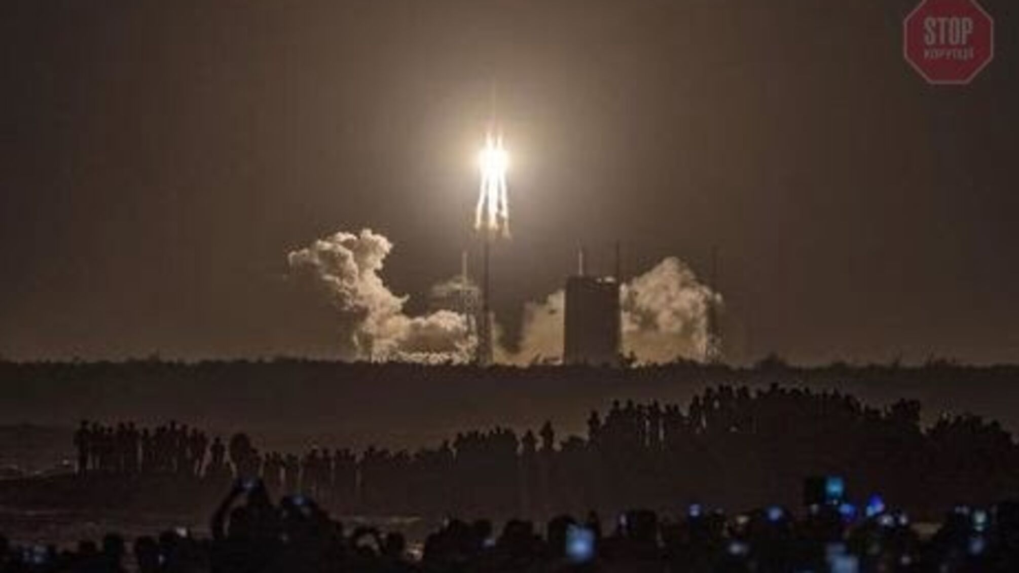 Місія Chang'e-5: Китай успішно запустив ракету на Місяць (відео)