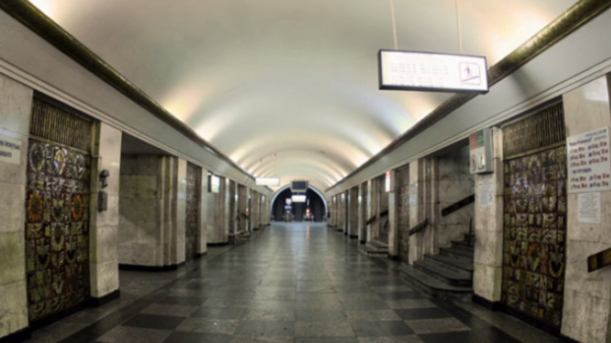 Метро «Хрещатик» закривали через «мінування»