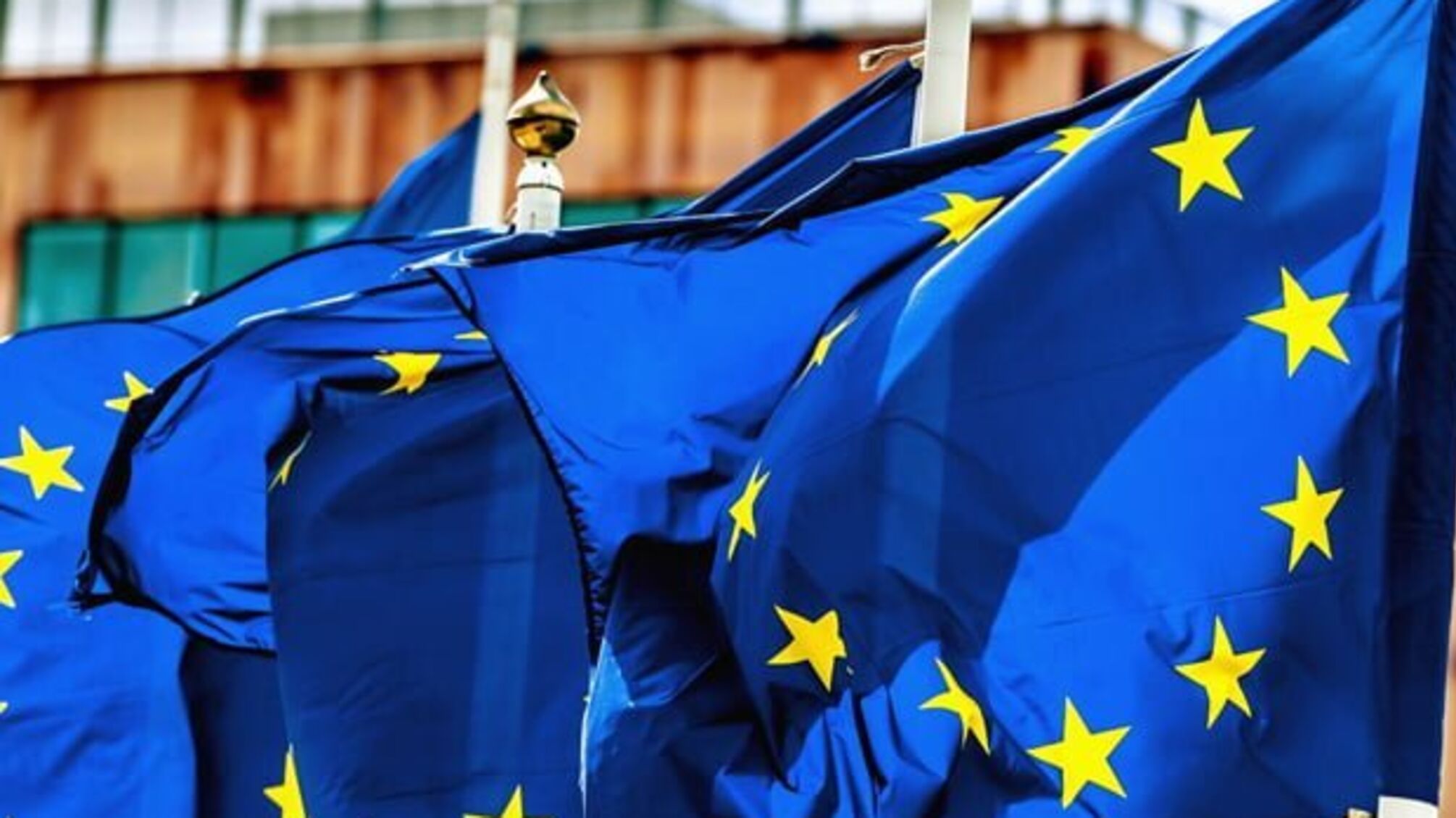 Поліція Одеси розшукує молодиків, які розтоптали прапор ЄС