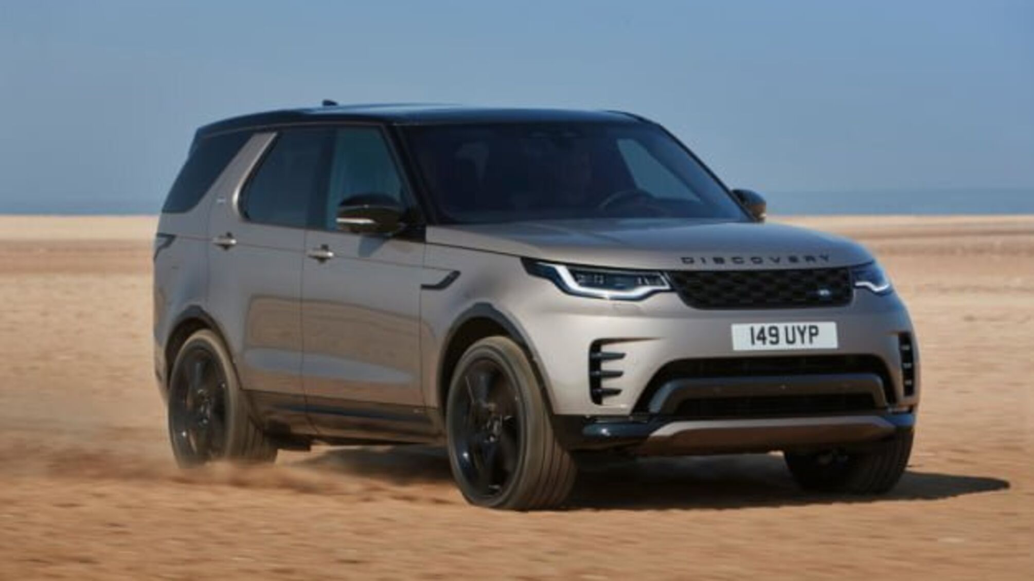Land Rover представив новий позашляховик із гібридним акцентом