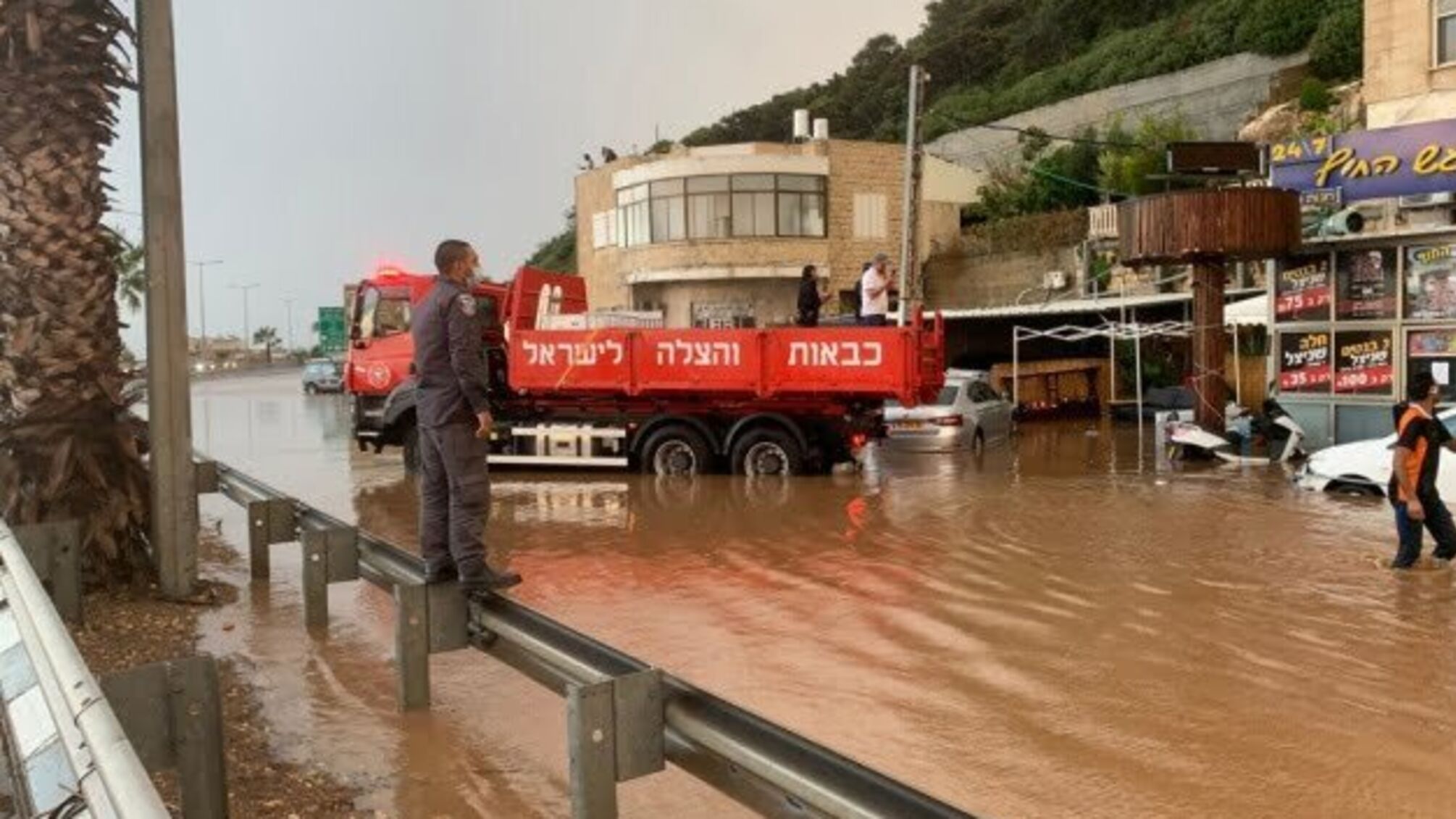 В Ізраїлі потужні зливи призвели до повеней