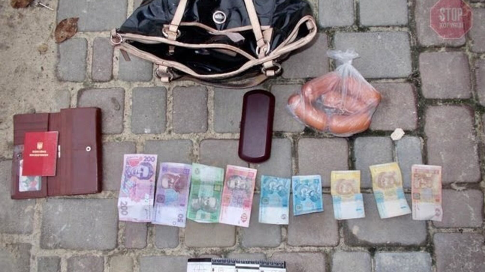 У Херсоні підлітки пограбували пенсіонерку