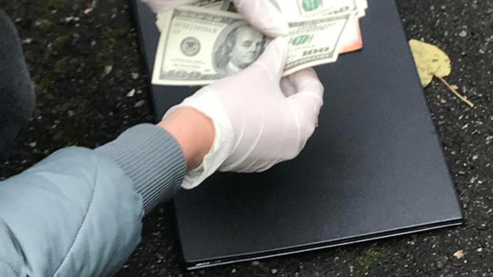 Підкуп колеги для визнання призовників непридатними до служби - посадовця Хмельницького об'єднаного обласного військкомату затримано 'на гарячому'