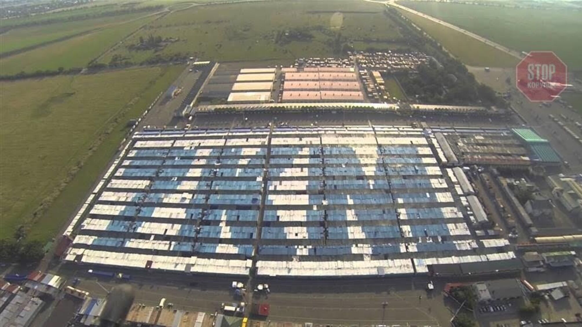 На відомому ринку в Одесі підприємці влаштували бунт проти 'карантину вихідного дня' (відео)