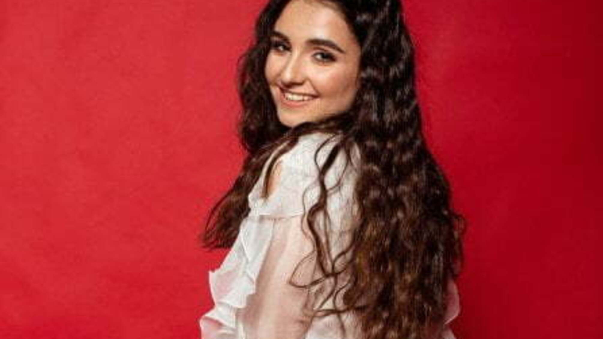 "Хороший батько буде": зірка "Школи" здивувала мережу "вагітністю" від Поплавського