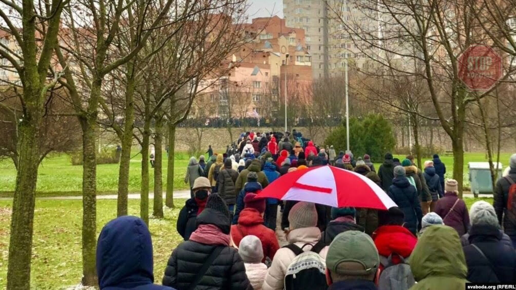 'Марш проти фашизму': у Білорусі силовики застосували зброю проти мирних демонстрантів (відео)