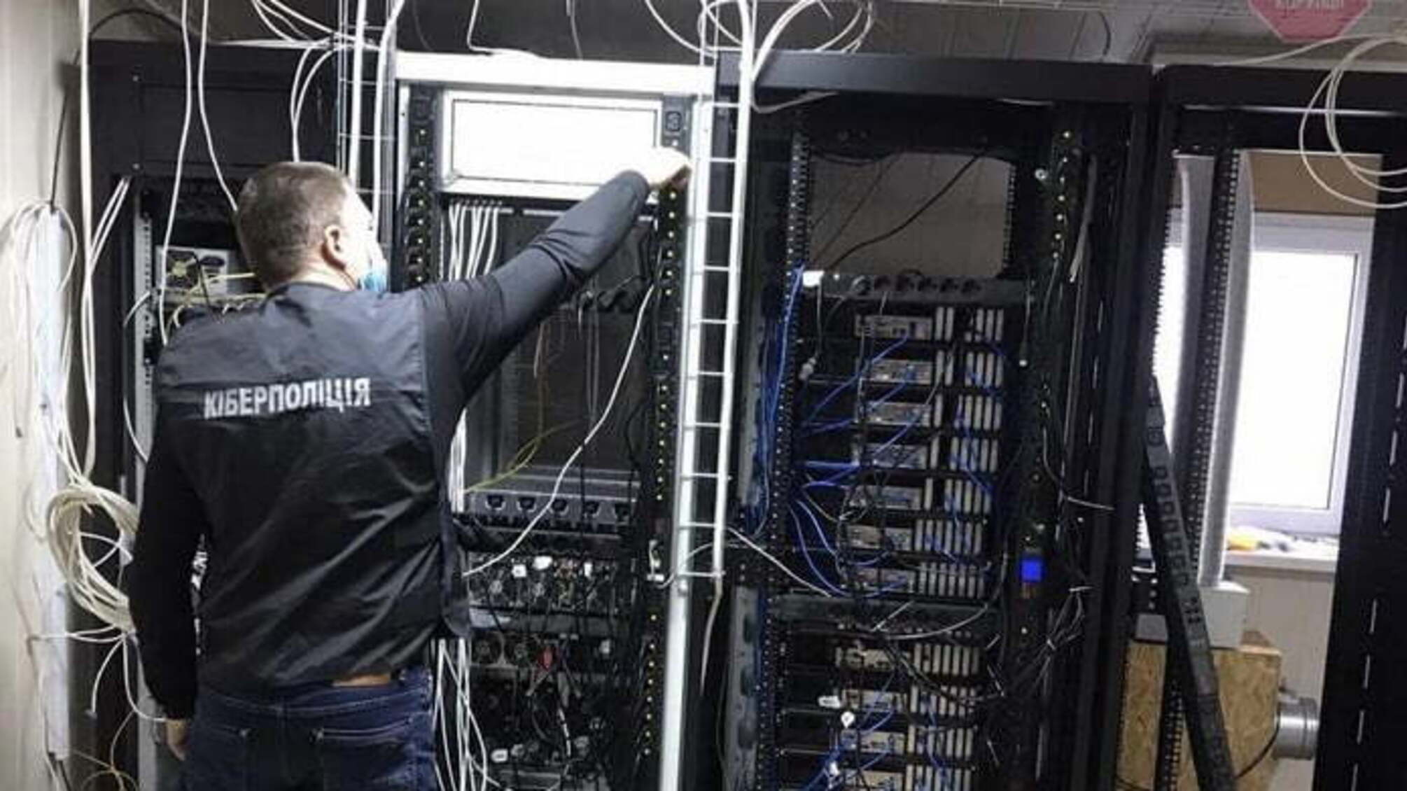 Завдав понад 7 мільйонів гривень збитків українським телеканалам: на Кіровоградщині затримали кіберзловмисника