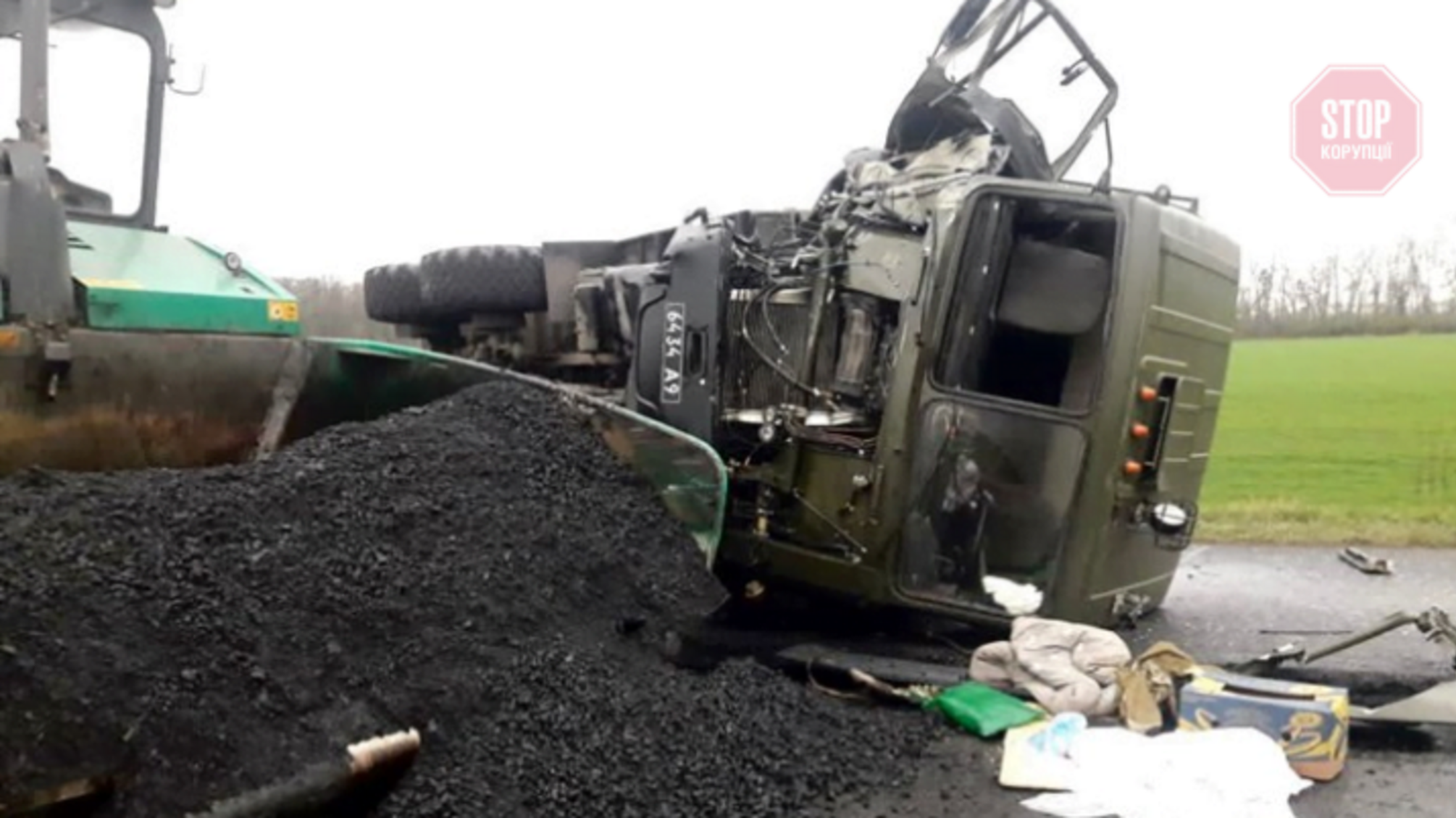 У бригаду дорожників врізалась військова машина: на Кіровоградщині сталася смертельна ДТП