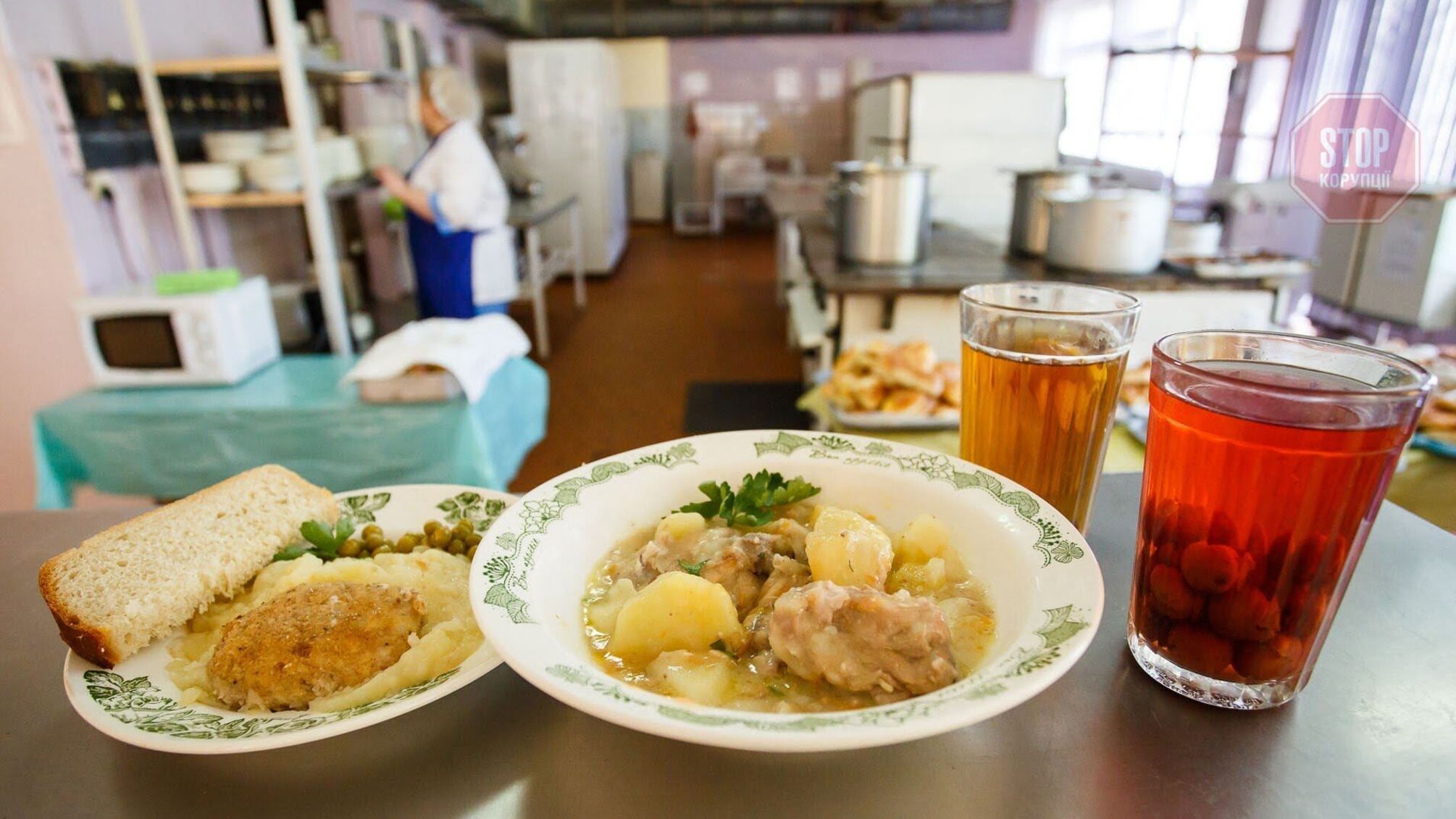 Об'їдали дітей: в Одесі працівники садочка крали їжу (відео)