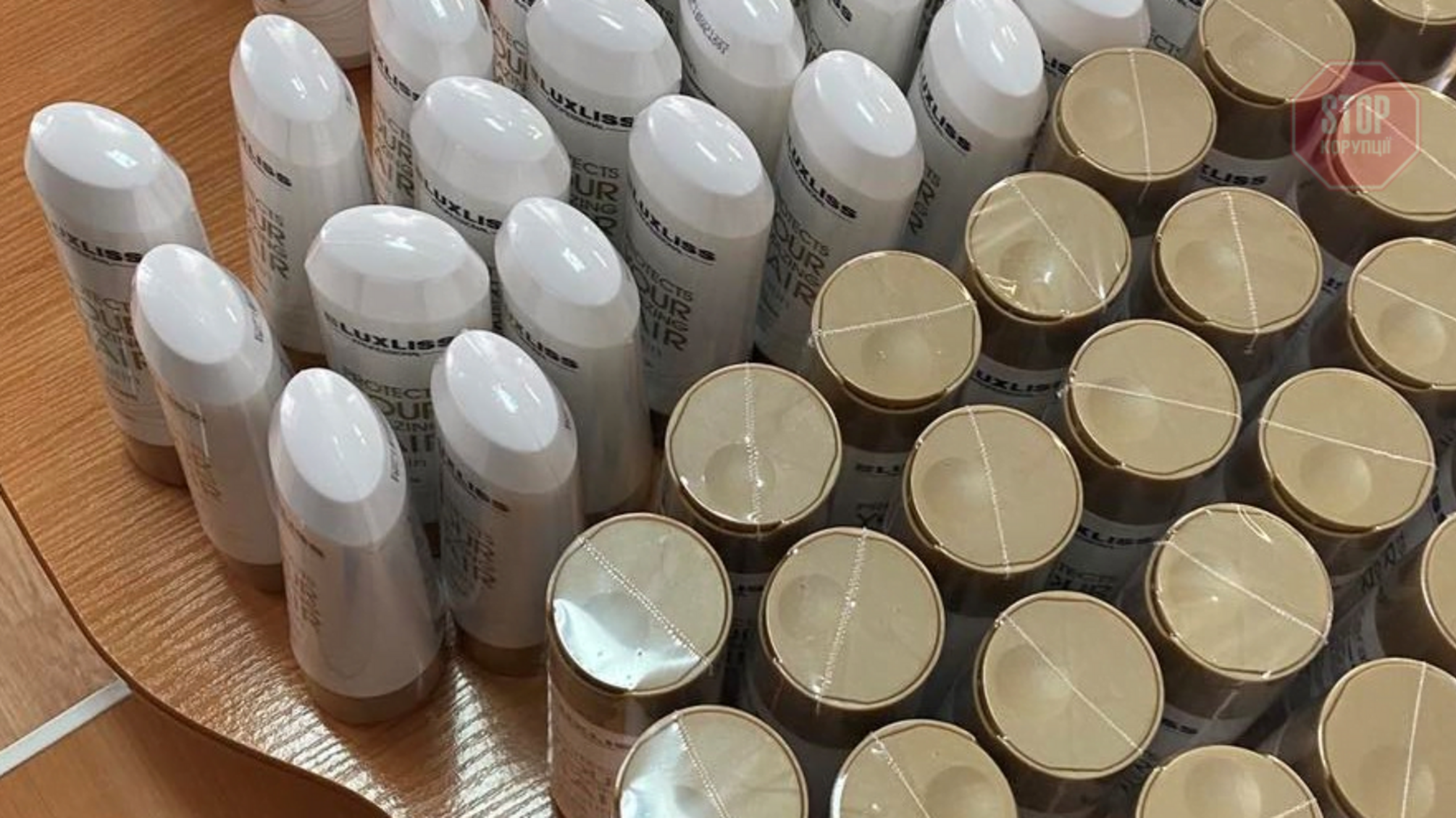 На Львівщині митники затримали контрабанду косметики для волосся