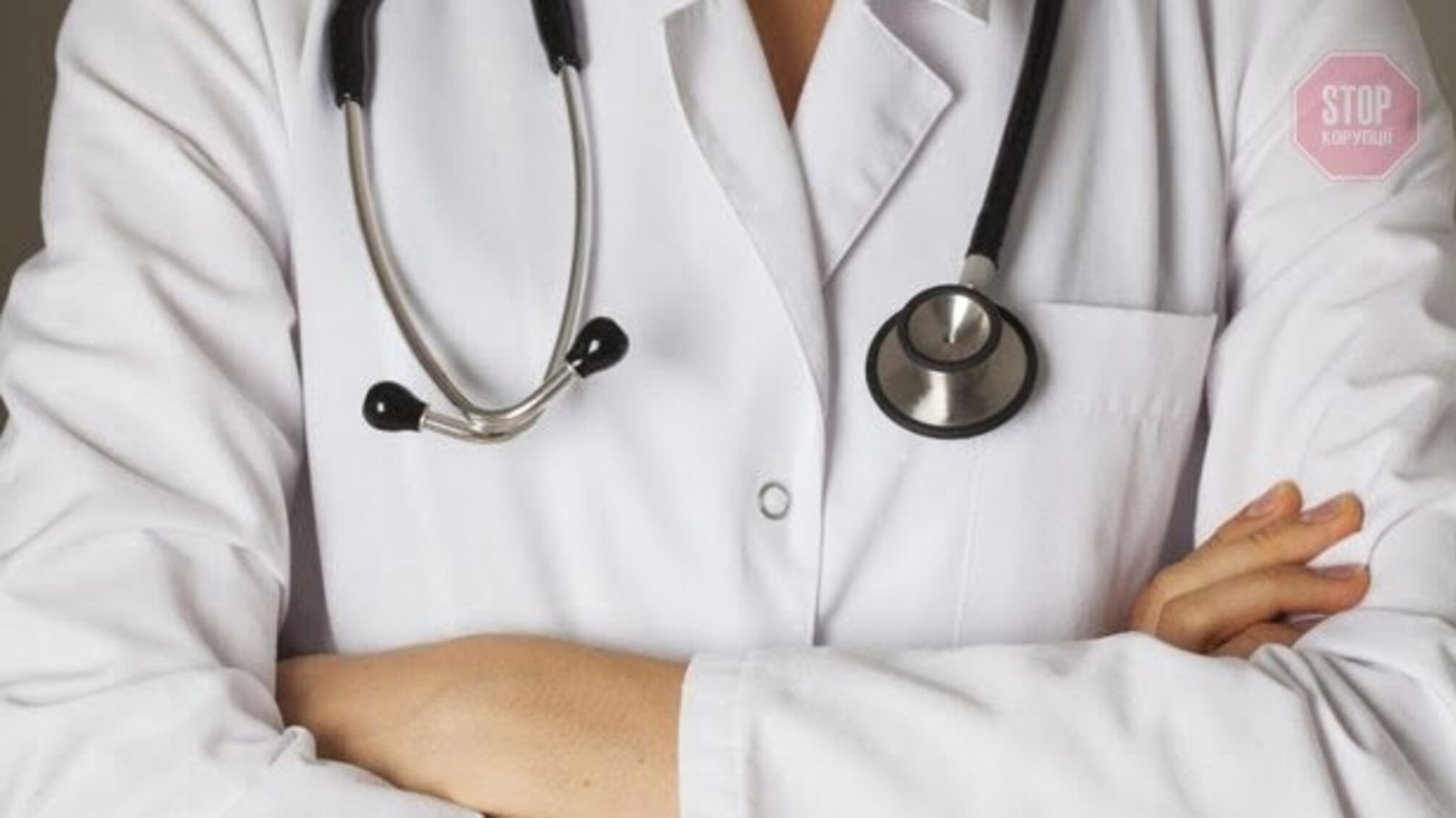 Відмовили підписати декларацію з пацієнтом: у Житомирі чоловік побив сімейну лікарку та медсестру