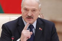 Лукашенко звинувачує Кулебу в намірі ''задушити Білорусь''