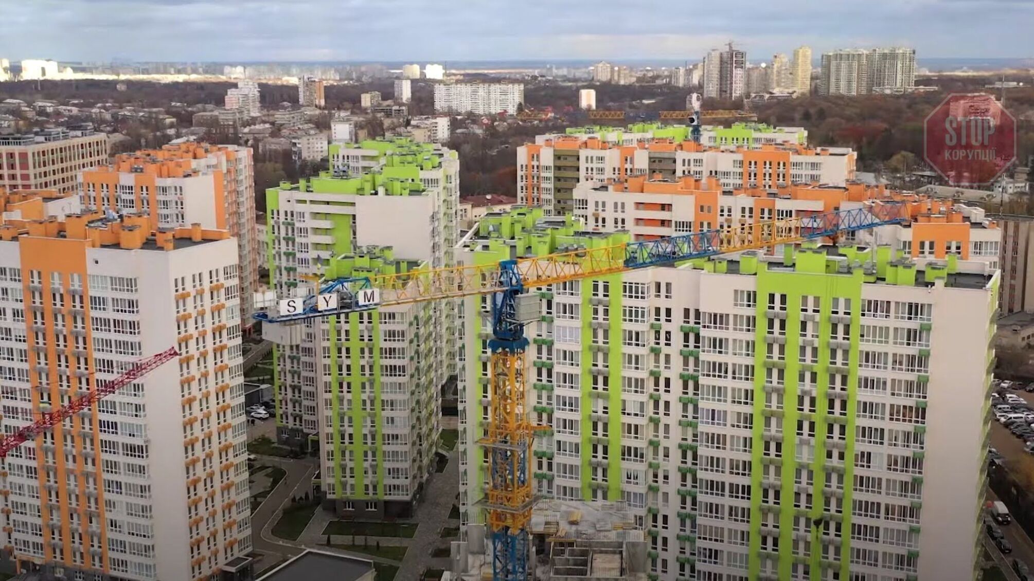 Відомий столичний забудовник без дозволу звів на Нивках шість житлових багатоповерхівок