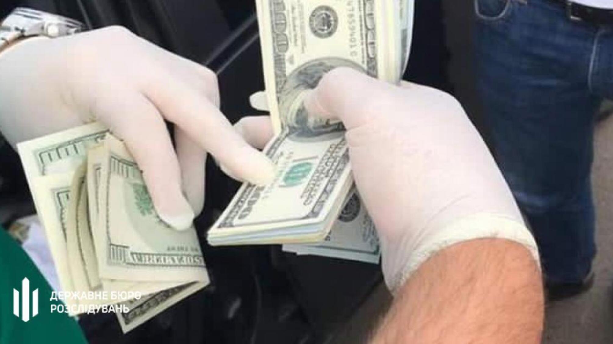 8000 доларів США за перекваліфікацію кримінального провадження – посадовець Дрогобицького ВП ГУ Нацполіції постане перед судом