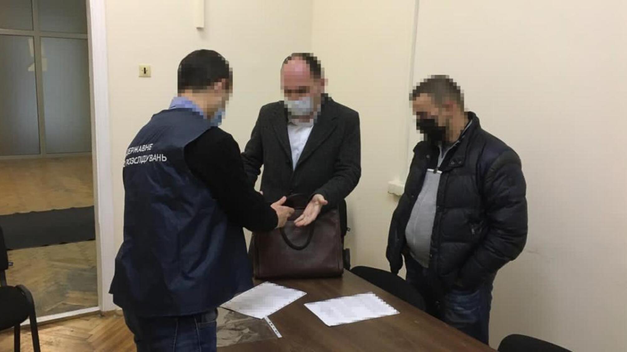 Незаконне затримання громадянина - ДБР повідомило про підозру трьом поліцейським