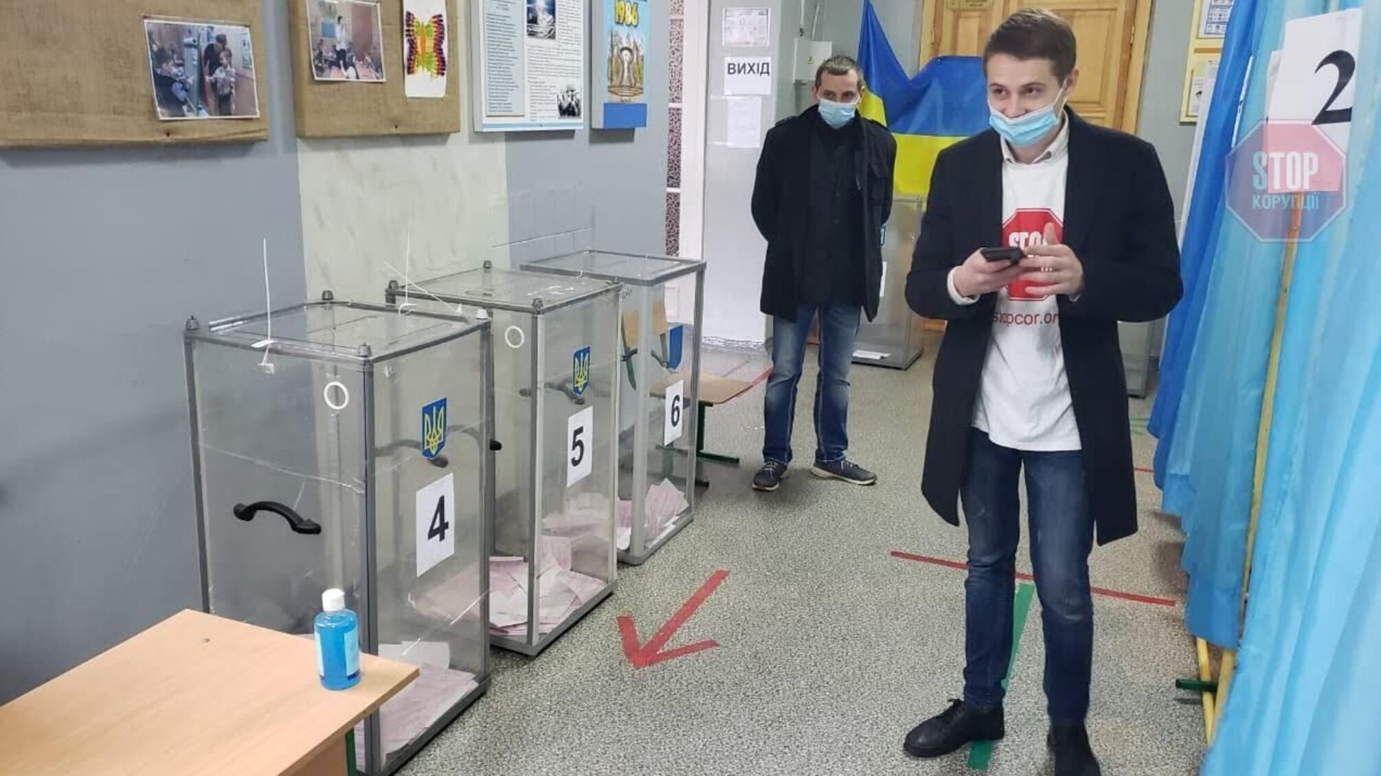 У Дніпрі зафіксовані перші “вкиди” бюлетенів за Краснова (відео)