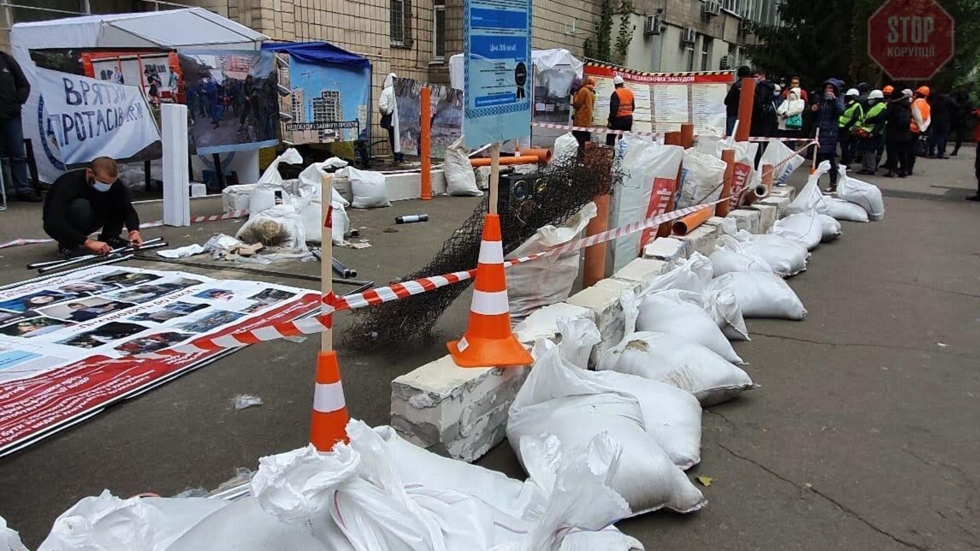 Під ДАБІ у Києві розгорнули «незаконне» будівництво: вимагають припинити корупцію у відомстві