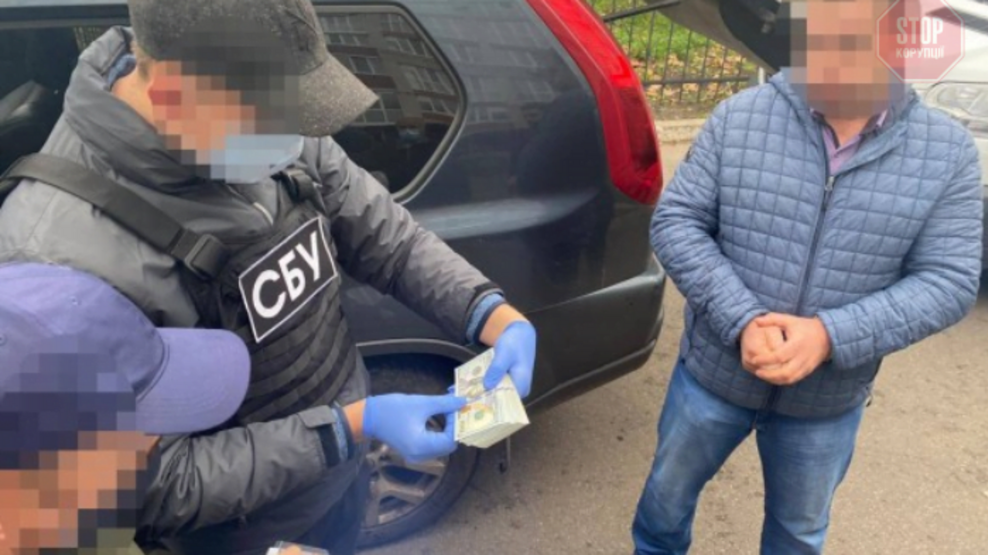 У Чернігівській області голову РДА затримали на доларовому хабарі