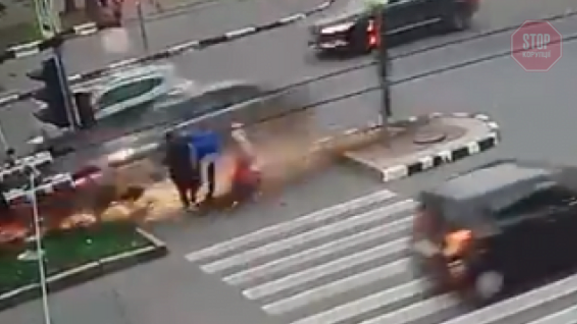 У Харкові автівка збила трьох пішоходів (відео)