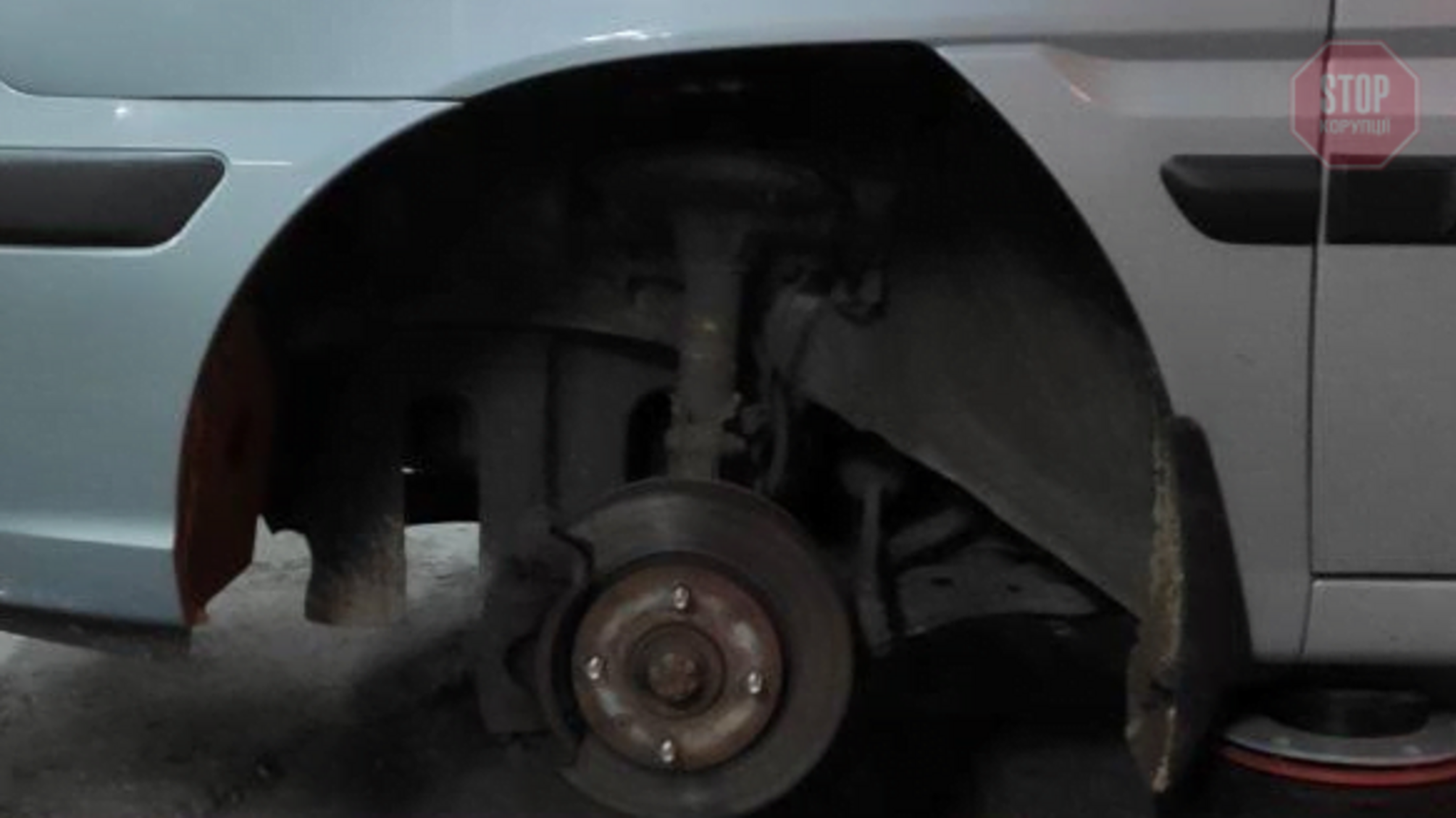 У Миколаєві спостерігачам КВУ пошкодили автівку