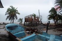 Ураган ''Йота'' накрив Центральну Америку, є жертви