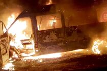 У Миколаєві спалили мікроавтобус (фото)