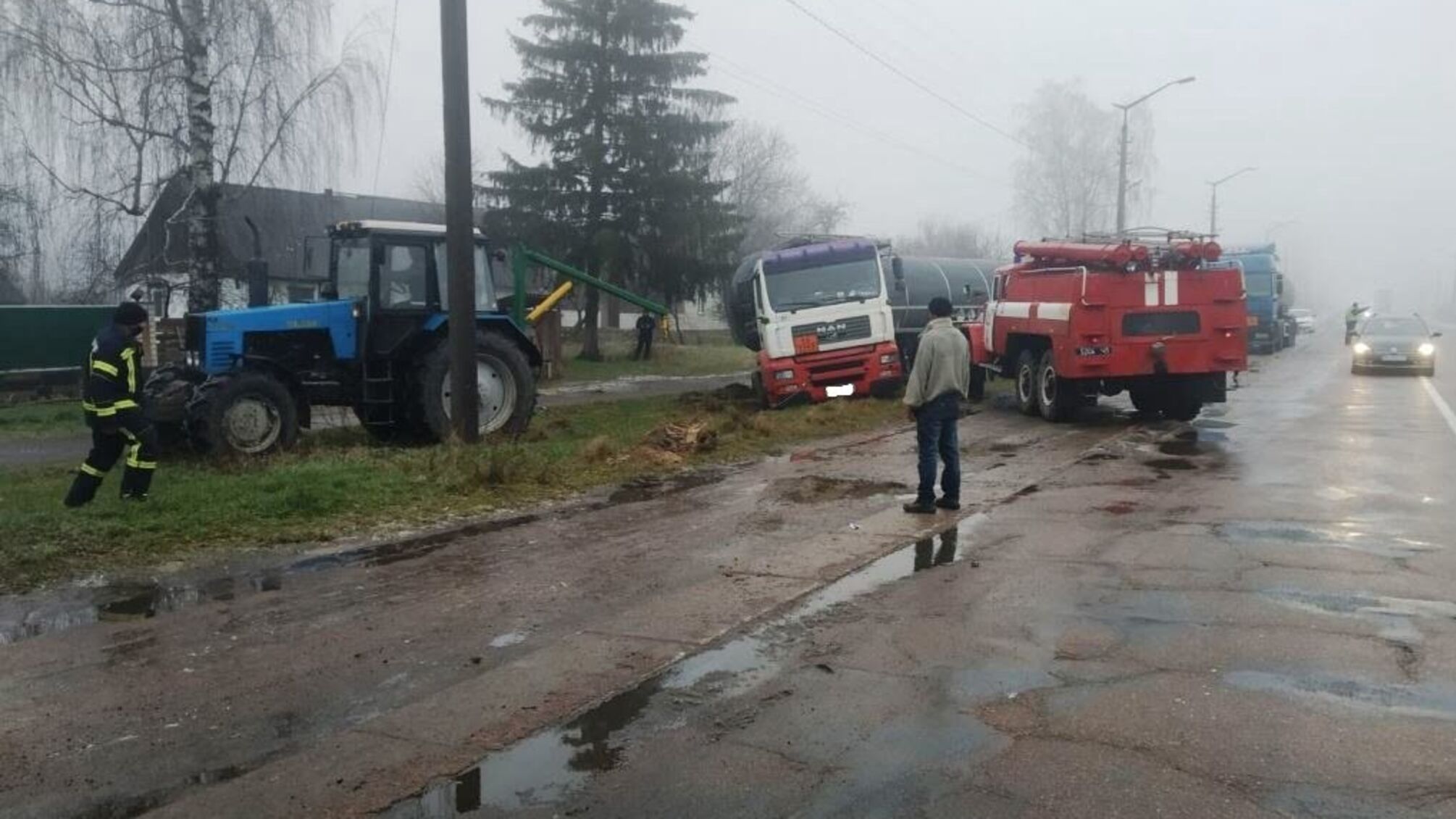 Житомирська область: тричі за добу рятувальники виїжджали надавати допомогу водіям через ожеледицю
