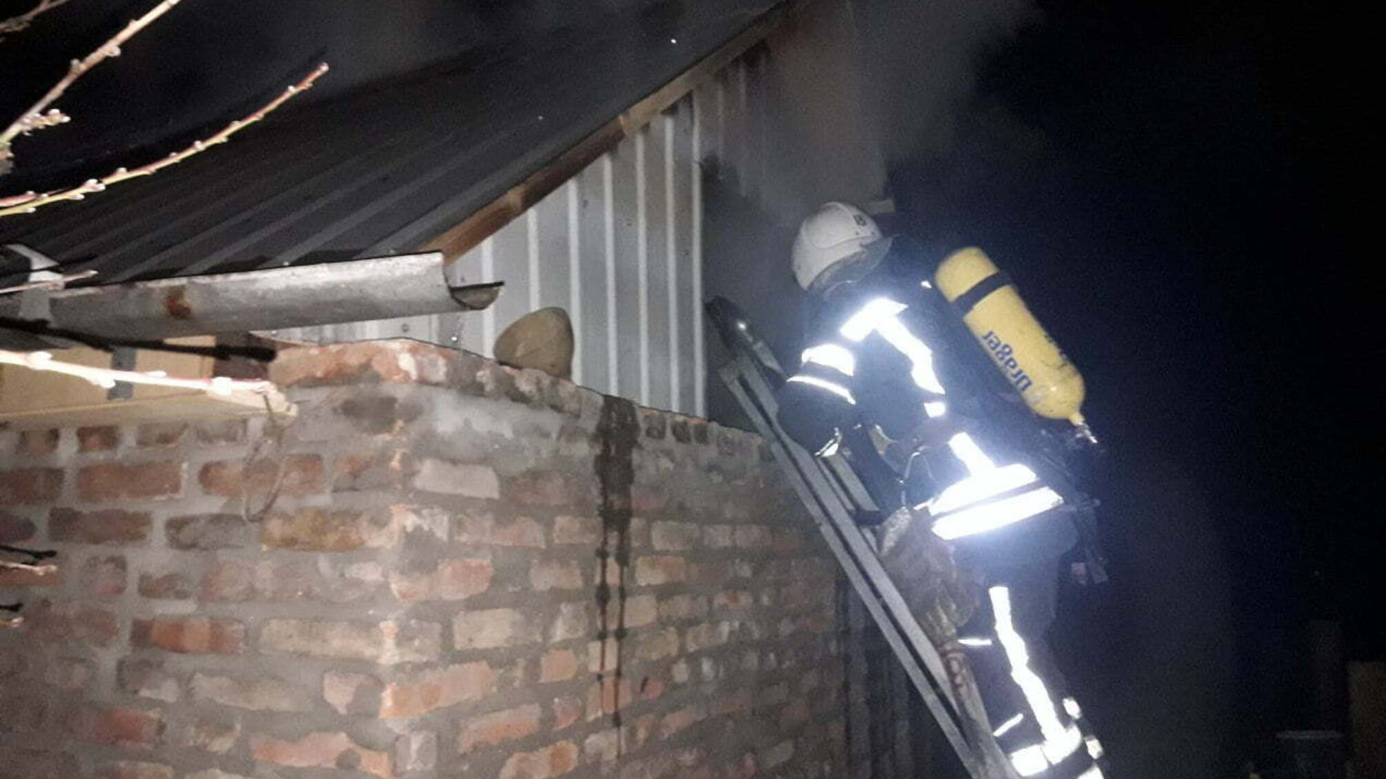 Кіровоградська область: рятувальники приборкали 3 пожежі, на одній з яких загинула жінка
