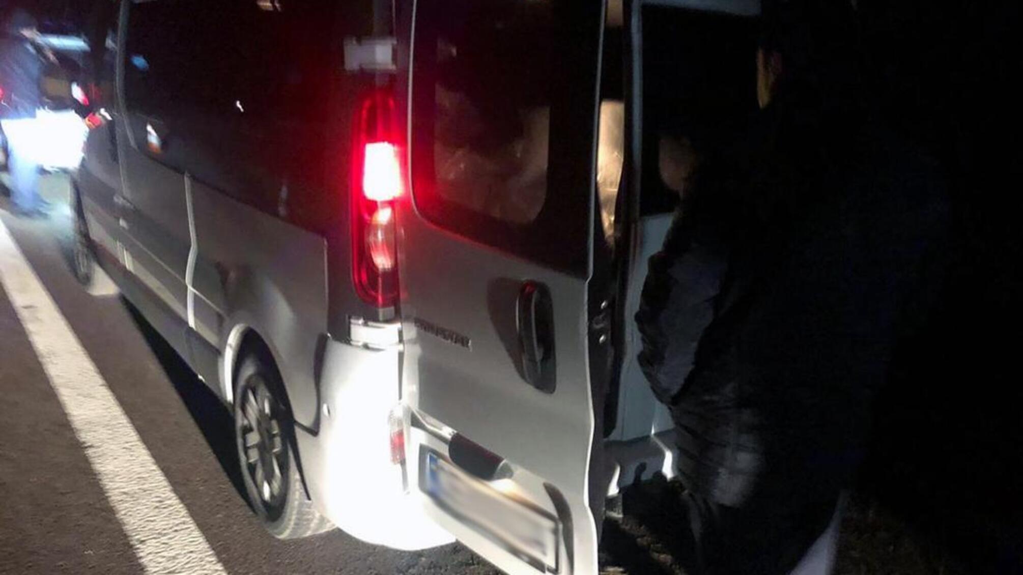 На Житомирщині поліцейські затримали автомобіль з 700 кг бурштину