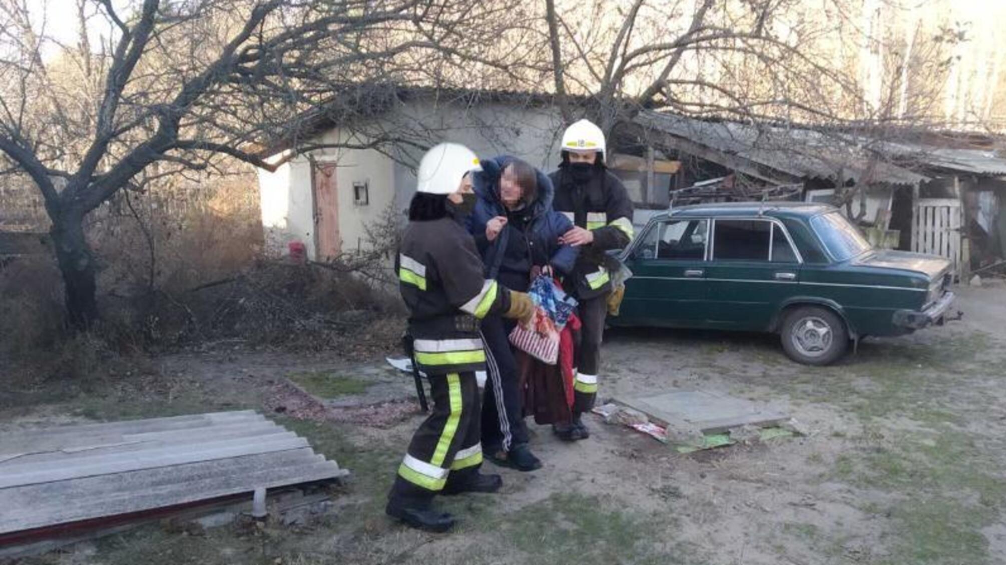 м.Київ: столичні вогнеборці ліквідували пожежу в автомобілі