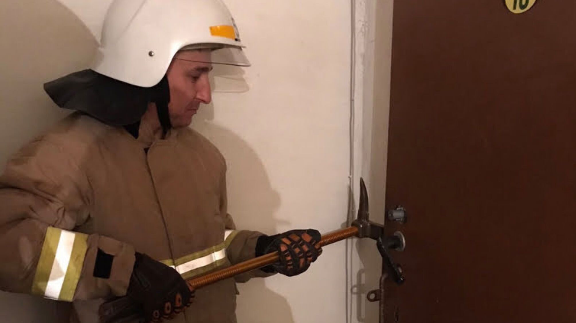 Рятувальники Миколаївщини двічі надавали допомогу у відкриванні дверей в помешкання де перебували люди