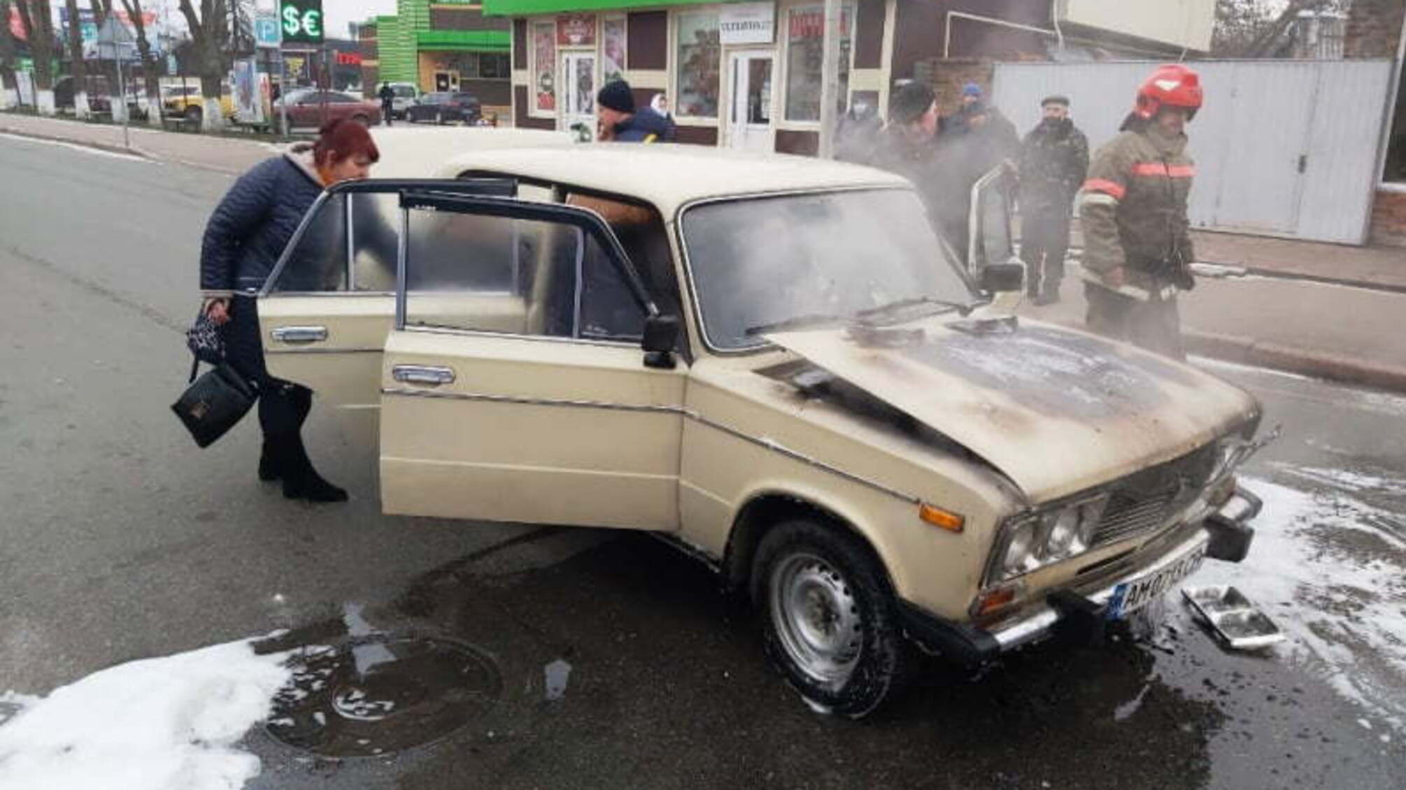 Житомирська область: вогнеборці ліквідували загоряння легкового автомобіля