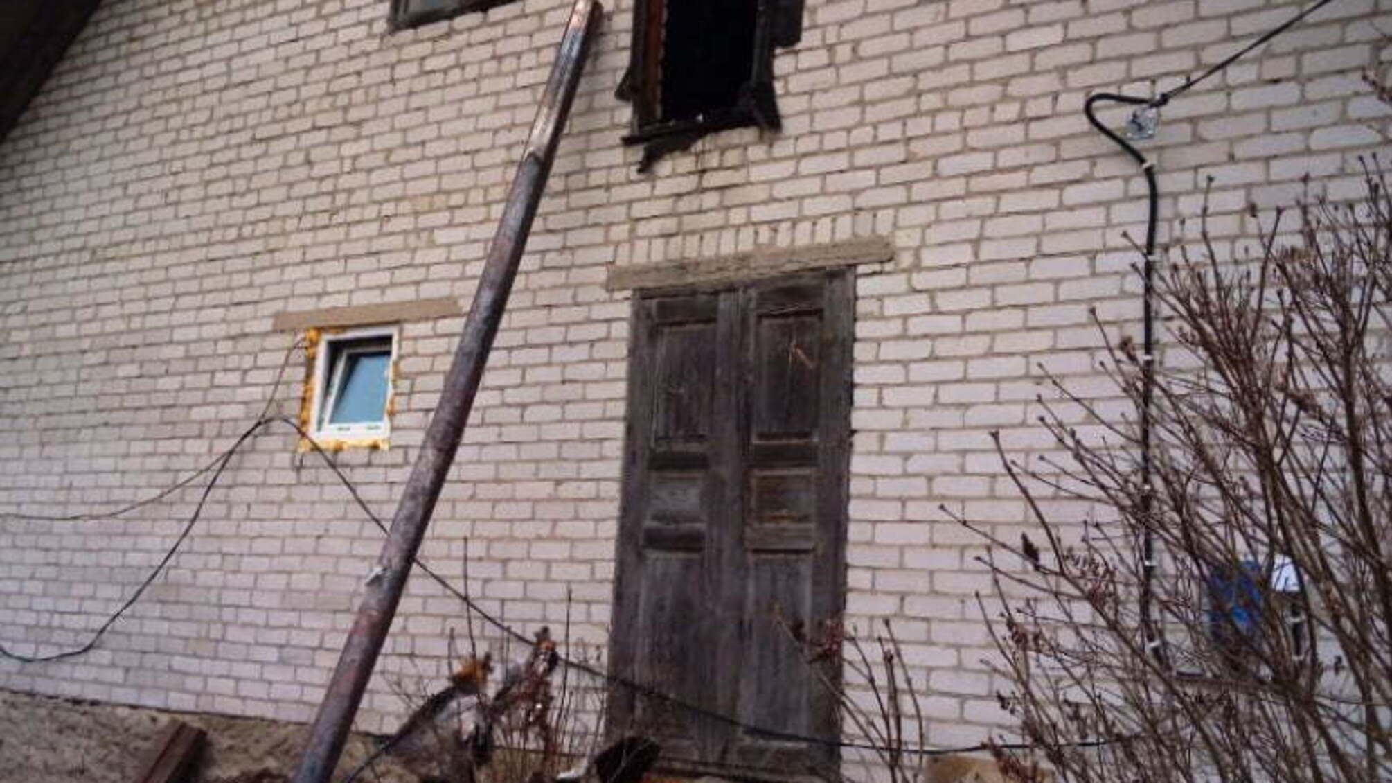 Житомирська область: вогнеборці врятували двоповерховий будинок, в якому зайнявся утеплювач димохода