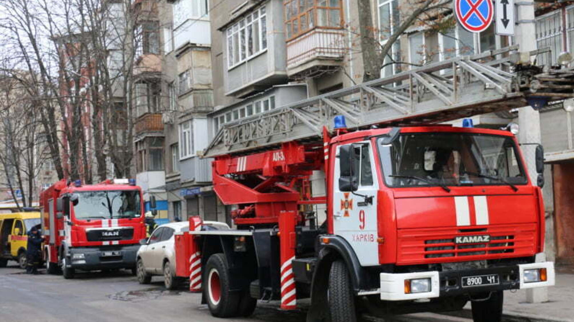 м. Харків: під час пожежі у шестиповерховому будинку вогнеборці евакуювали з небезпечної зони 7 мешканців
