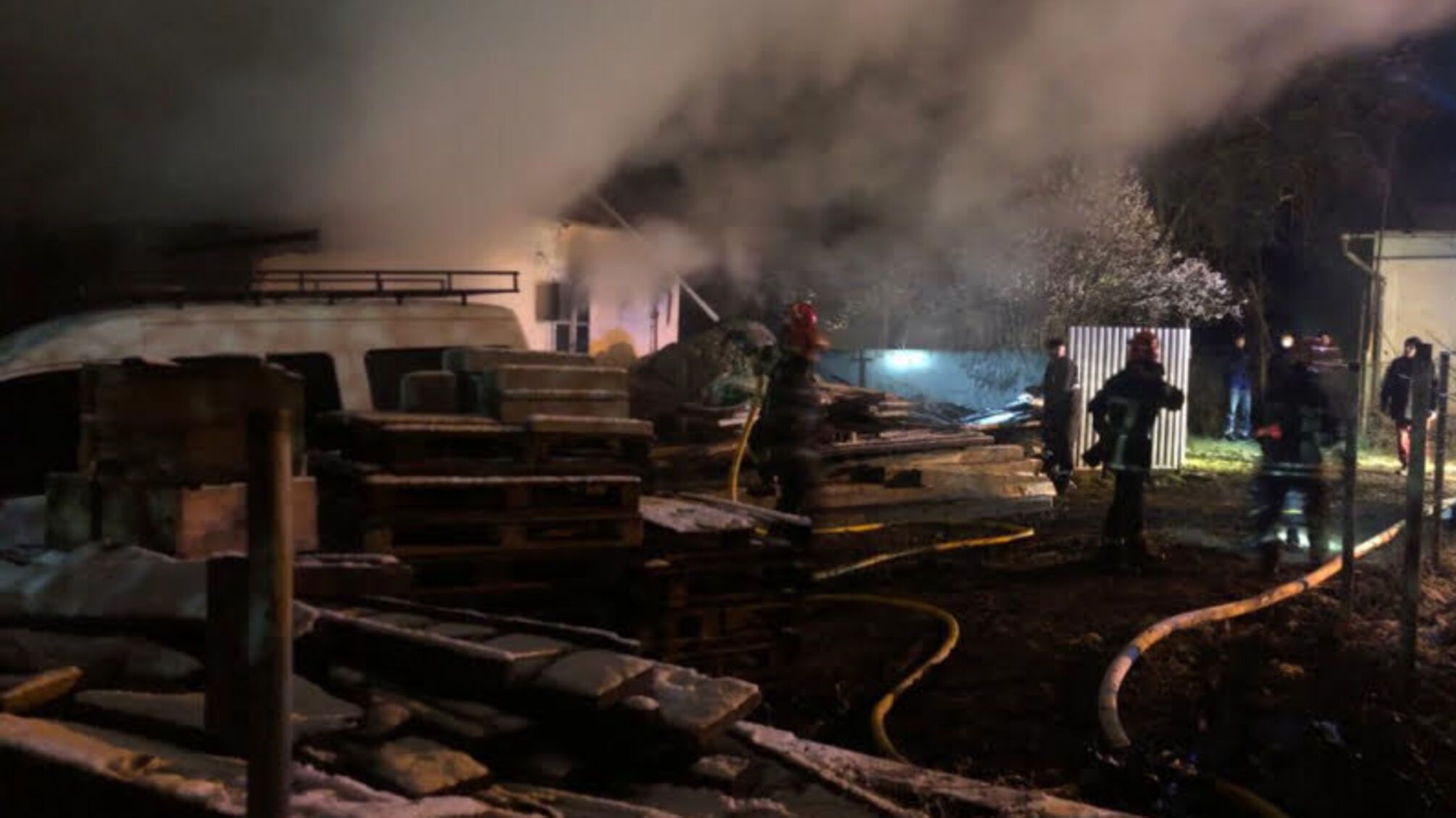 Івано-Франківська область: вогнеборці ліквідували пожежу житлового будинку в місті Коломия