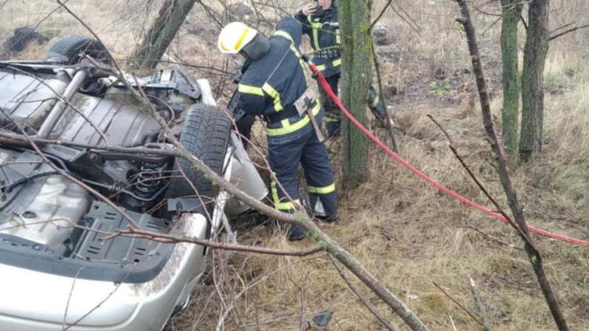 Дніпропетровська область: рятувальники вилучили тіло водія з понівеченої автівки
