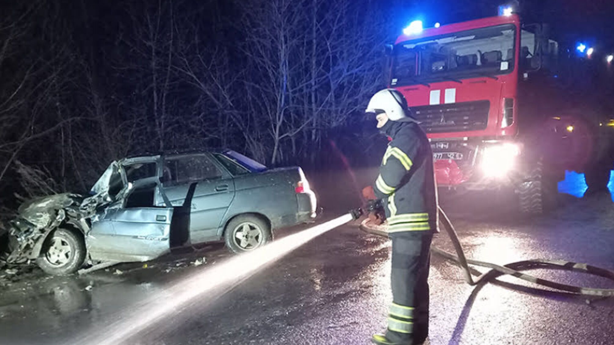 На Хмельниччині рятувальники ліквідували наслідки чергової дорожньо-транспортної пригоди, в якій постраждало двоє людей